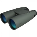 Lornetka Meopta MeoStar B1 Plus 8x56 pod kątem z lewej strony, widoczny wytłoczony na zielonej gumie napis producenta i okular.
