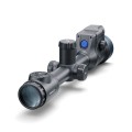 Pulsar Thermion 2 LRF XL60 w rzucie od strony okularu, prezentując niebieski włącznik oraz wieżyczki regulacyjne lunety.
