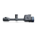 Pulsar Thermion 2 LRF XL60 pokazany z prawego profilu, eksponując smukły tubus z wieżyczką oznaczoną symbolem XL60.