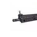 Karabinek Heckler & Koch MR223 A3 – zbliżenie na wylot lufy i muszkę składaną