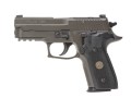 Pistolet Sig Sauer P229 Legion - widok z prawej strony