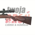 Sztucer Steyr-Daimler-Puch GK 7x64 z lunetą Swarovski - zbliżenie na kolbę z policzkiem