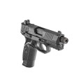 Pistolet FN 502 Tactical Black – widok pod kątem z przodu