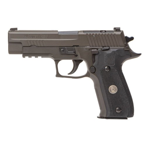 Pistolet Sig Sauer P226 Legion SA/DA - widok z prawej strony
