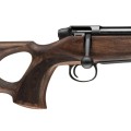 Sztucer Mauser M18 Pure Max - zbliżenie na kolbę z otworem kciukowym oraz rączkę zamka