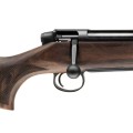 Sztucer Mauser M18 Pure - zbliżenie na uchwyt pistoletowy kolby z karbowaniem oraz rączkę zamka