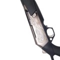 Sztucer Browning Maral 4X Ultimate (syntetyczna kolba) - zbliżenie na komorę zamkową z grawerunkiem i oznaczeniem BAR