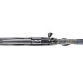 Sztucer Bergara Wilderness Thumbhole – zbliżenie na zamek i chwyt kciukowy