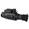 Noktowizor HIKMICRO Cheetah LRF 940 nm z widocznym okularem, przyciskami sterowania i dalmierzem laserowym