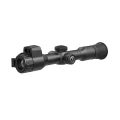 HIKMICRO Alpex 4K LRF Lite – celownik noktowizyjny z uchwytem pod iluminator podczerwieni w ujęciu od strony obiektywu