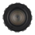 HIKMICRO L940 940 nm – przedni widok iluminatora laserowego z soczewką optyczną