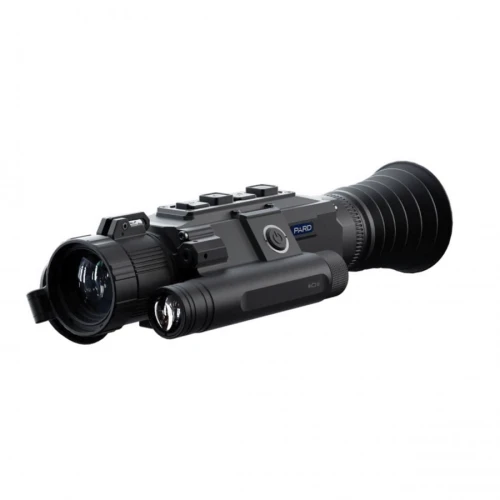 Celownik noktowizyjny PARD NV-SC4 4K 70 mm 850 nm widok na lewy bok od przodu