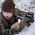 Lornetka Vortex Viper HD 12x50 podczas obserwacji w terenie
