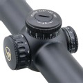 Luneta Vector Optics Continental x6 1.5-9x42 SFP Hunting - zbliżenie na pokrętła regulacji elewacji i azymutu, napis 1CLICK 1/4 100 YDS, logo Vector Optics