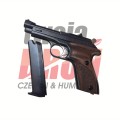 Pistolet Margo kal. 22LR - widok z prawej strony wraz z wyjętym, osobno leżącym magazynkiem