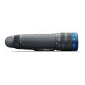 Pulsar Telos XP50 monokular termowizyjny pokazany idealnie z boku, widoczne oznaczenia modelu na dolnej części obudowy.