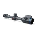 Thermion Duo DXP55 luneta celownicza z profilu od prawej strony, widoczne wieżyczki regulacyjne na obudowie.