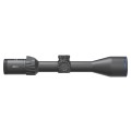 Luneta Meopta MeoHunter R5 3-15x50 SFP RD BDC 3 czarna luneta celownicza z niebieskim paskiem na obiektywie, widok z boku.