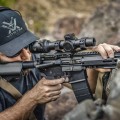 Luneta celownicza Vortex Strike Eagle 1-10x24 FFP 30 mm AO EBR-8 BDC MOA/MRAD podczas celowania