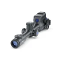 Pulsar Thermion 2 XQ50 Pro LRF w widoku od tyłu pod skosem, eksponującym okular oraz panel sterowania na górze tubusu.