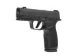 Pistolet Sig Sauer P365-XMACRO COMP - widok pod kątem, lufa skierowana w stronę obiektywu, prawa strona