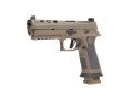 Pistolet Sig Sauer P320 X-Five DH3 - zbliżenie pod kątem, widoczne otwory kompensacyjne w zamku