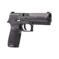 Pistolet Sig Sauer P320 FS OR - widok pod kątem, lufa skierowana w stronę obiektywu, prawa strona
