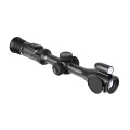 Celownik noktowizyjny noktowizor HIKMICRO Alpex PRO LRF z uchwytem pod IR widok z boku