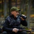 Monokular kamera termowizyjna z dalmierzem PARD Leopard 640 eX 50 mm LRF myśliwy trzymający nasadkę