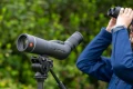 Luneta obserwacyjna Leica Apo-Televid 65 widok lunety umieszczonej na statywie