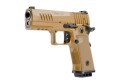 Pistolet Sig Sauer P211 GT4 OR Coyote - widok od przodu pod kątem, widoczna lufa