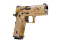 Pistolet Sig Sauer P211 GT4 OR Coyote - widok od przodu pod kątem z drugiej strony