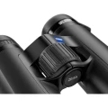 Lornetka Zeiss Victory SFL 8x40 - zbliżenie na ryflowane pokrętło centralnej regulacji ostrości
