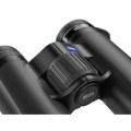 Lornetka Zeiss Victory SFL 10x30 - zbliżenie na ryflowane pokrętło centralnej regulacji ostrości