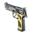 Pistolet Beretta 92X Performance Dark Yellow - widok z prawej strony pod kątem, żółte okładziny i dźwignia bezpiecznika