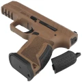 Pistolet Reximex TRX9 FDE - zbliżenie na spód chwytu z magazynkiem i wymienną nakładką grzbietu chwytu