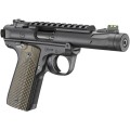 Pistolet Ruger Mark IV 22/45 Lite - widok z prawej strony pod kątem od tyłu na szczerbinę i komorę zamkową