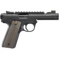 Pistolet Ruger Mark IV 22/45 Lite - widok z prawej strony pod kątem od dołu na gniazdo magazynka w chwycie