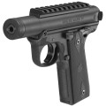 Pistolet Ruger Mark IV 22/45 Tactical Black - widok z lewej strony pod kątem na wylot lufy z osłoną gwintu