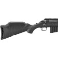 Sztucer Ruger American Rifle Patrol Gen. 2 - widok z prawej strony pod kątem, czarna kolba i magazynek pudełkowy