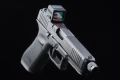 Kolimator Holosun EPS Carry MRS Gold Dot Solar Panel - zamontowany na pistolecie Glock 17 Gen 5, widok całej broni