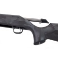 Sztucer Tikka T3x Carbon Raven - zbliżenie na tylną część kolby i zamek od strony lewej