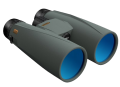 Lornetka Meopta MeoPro HD Plus 8x56 pod kątem na białym tle, widoczne duże obiektywy z intensywnie niebieską powłoką szkieł.