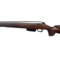 Sztucer Tikka T3x Varmint Stainless - zbliżenie na łoże, lufę i mechanizm z boku