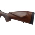 Sztucer Tikka T3x Varmint Stainless - zbliżenie na kolbę orzechową z gumową stopą od tyłu