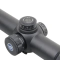 Luneta celownicza Vector Optics Grizzly 1-4×24 - widok z boku na ciemnym tle