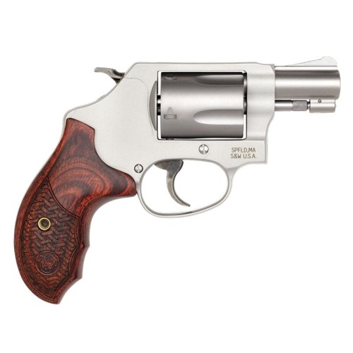 Rewolwer Smith&Wesson 637 Performance Center - widok z prawej strony pod kątem