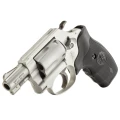 Rewolwer Smith&Wesson 637 Crimson Trace Lasergrip - widok z lewej strony pod kątem