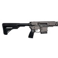 Karabin samopowtarzalny LFA LF556 Battle Rifle Lite - zbliżenie na komorę zamkową z logo LFA na łożu, magazynek i kolbę