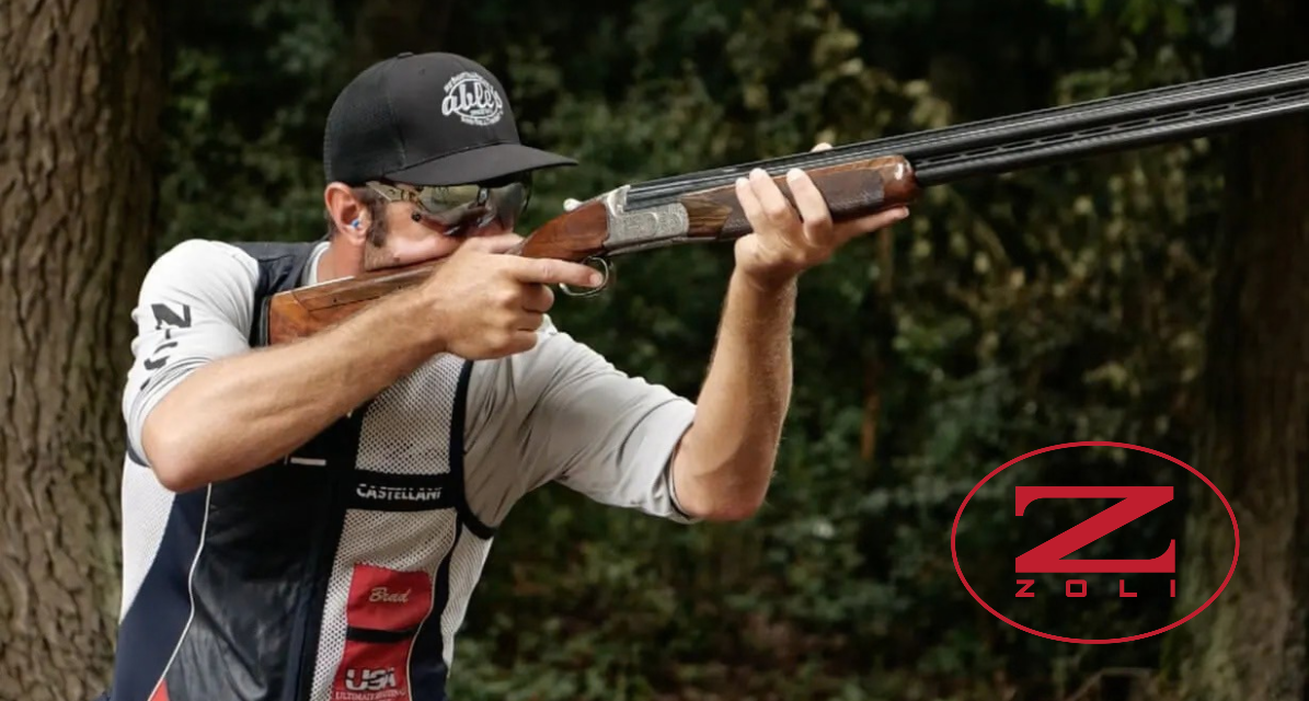 Strzelec mierzący z broni i logo Antonio Zoli